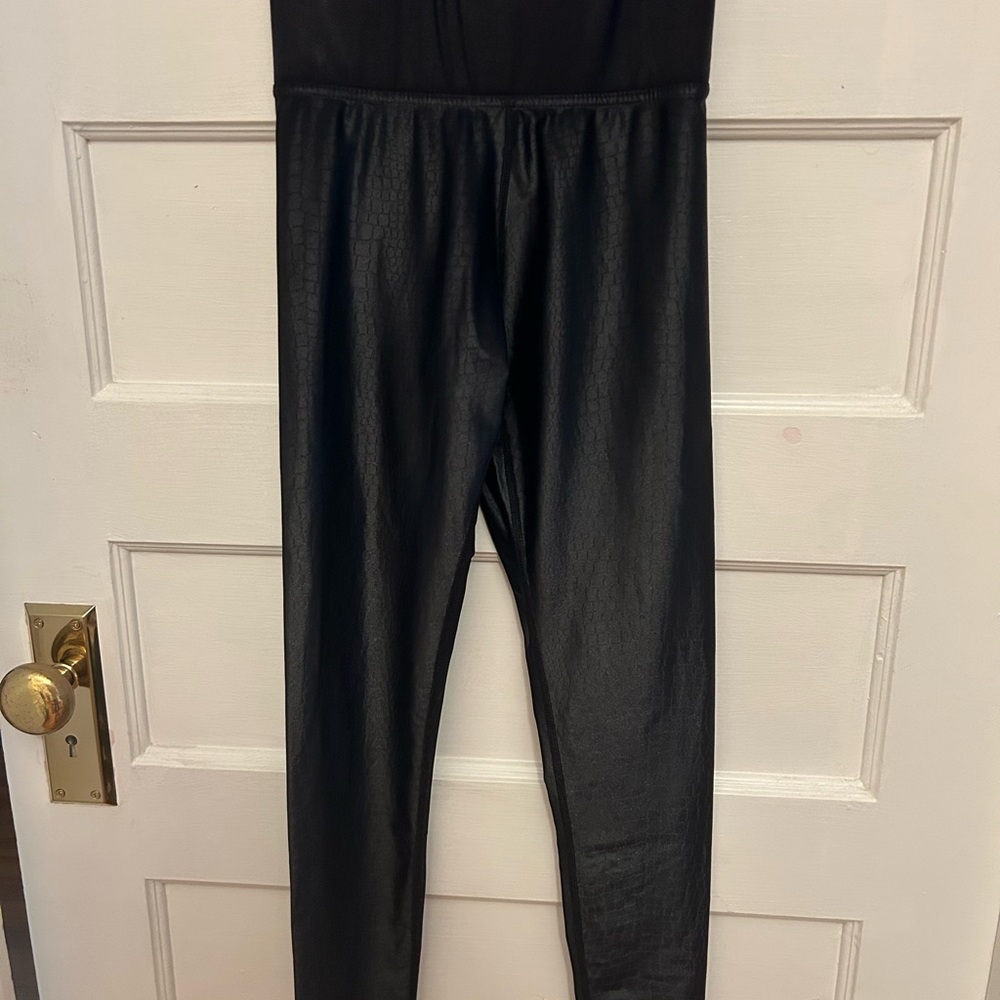 Carbon38 High Rise 7/8 Black Leggings in Croc Takara Shine - Picture 8 of 8